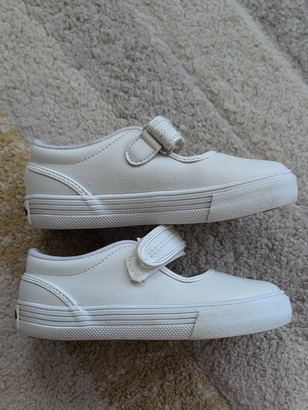 Oomphies Toddler Girls Size 9 White Velcro Mary Jane Shoes